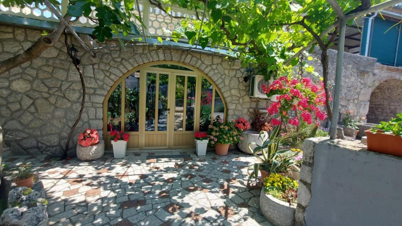 Guest House Tom Malinska Exterior photo
