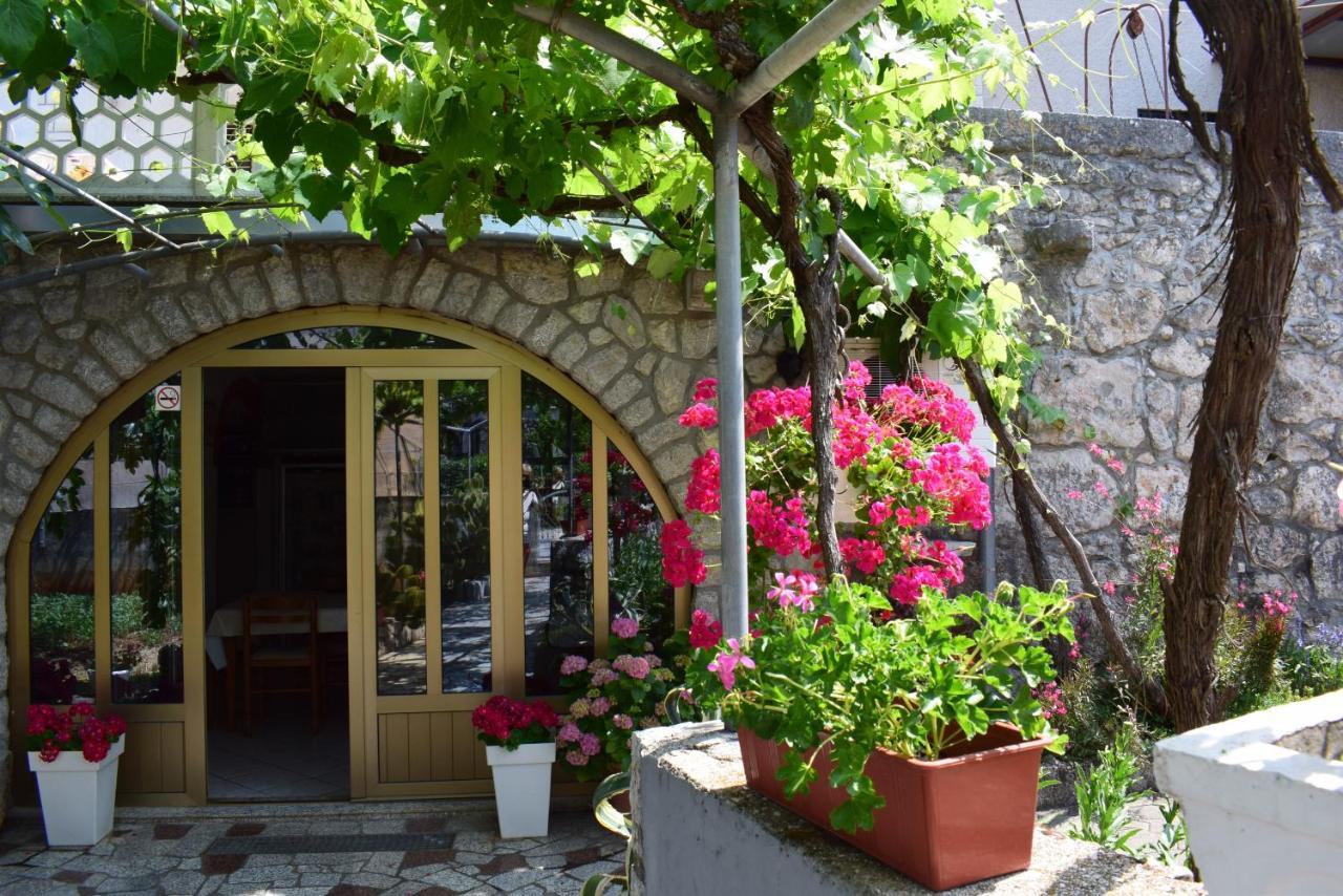 Guest House Tom Malinska Exterior photo