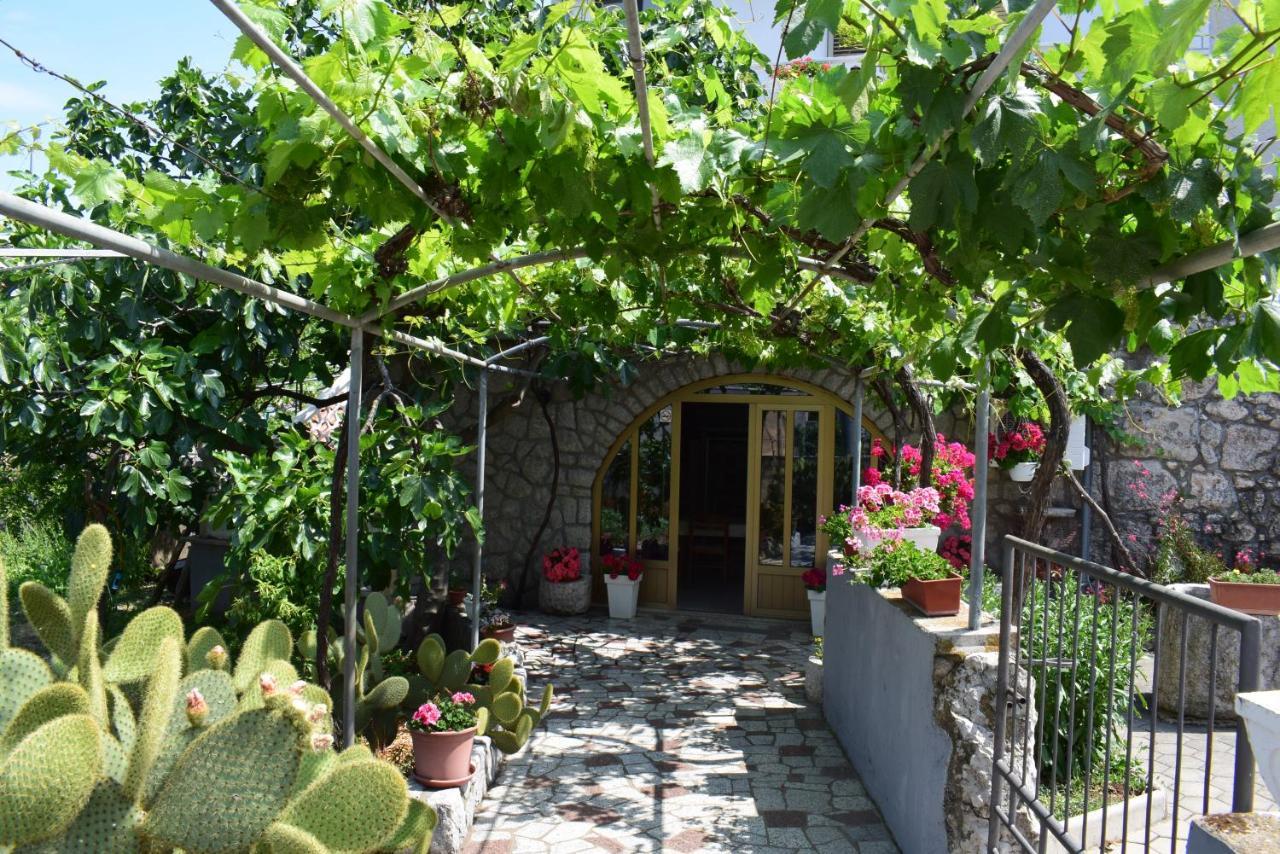 Guest House Tom Malinska Exterior photo